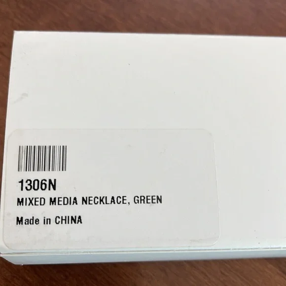 Touchstone Mixed Media necklace, green - Picture 3 of 4